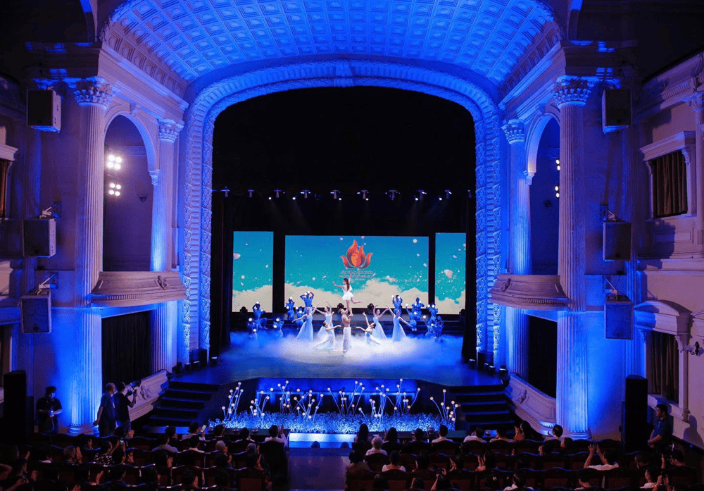 Shows at the Saigon Opera House are highly popular, so it's best to book tickets early to avoid sold-out tickets (Source: Fanpage Nhà hát Thành phố)